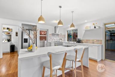 House For Sale - VIC - Somerville - 3912 - Family-Sized Living with Entertainer’s Edge in the Peter Kent Estate  (Image 2)