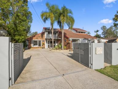 House Sold - NSW - Coffs Harbour - 2450 - COMPLETELY RENOVATED LARGE RESIDENCE IN THE HEART OF COFFS HARBOUR - BEST GOLFER'S LOCATION IN TOWN Unmistakably special - Unexpectedly available  (Image 2)