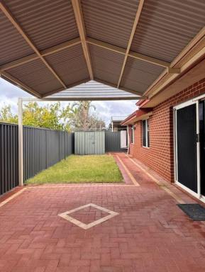 House For Sale - WA - Aveley - 6069 - Perfect Family Home  (Image 2)