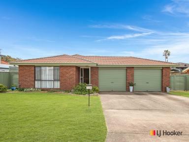 House For Sale - NSW - Maloneys Beach - 2536 - Sea Change Opportunity, low maintenance Coast Living  -  Only 125m to the Beach !  (Image 2)