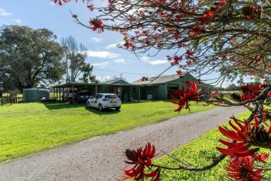 House For Sale - WA - Hopeland - 6125 - PRIME LAND, LOCATION & LICENSED BORE  (Image 2)