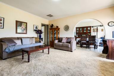 House For Sale - VIC - Mildura - 3500 - A Neat, Low-Upkeep Unit in Mildura Waiting for You  (Image 2)