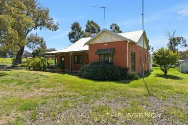 House For Sale - WA - Bakers Hill - 6562 - "ROLL UP YOUR SLEEVES AND PROSPER"  (Image 2)