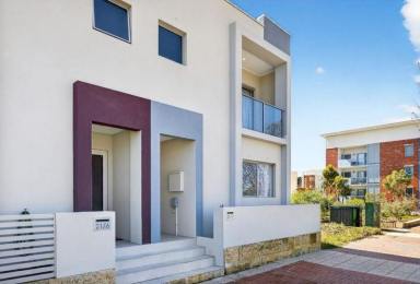 Townhouse For Lease - WA - Rockingham - 6168 - Urban convenience meets minimal maintenance design in this outstanding multi-level abode  (Image 2)