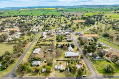 House For Sale - NSW - Woodstock - 2793 - Affordable 3-Bedroom Home with Solar, Shed, and Side Lane Access! (Image 2)