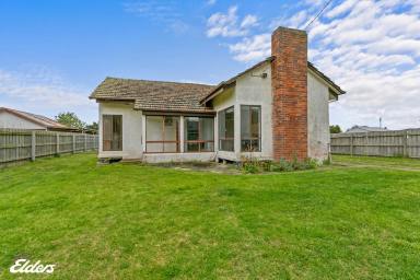 House For Sale - VIC - Yarram - 3971 - THE PERFECT STARTER - DO IT YOUR WAY!  (Image 2)