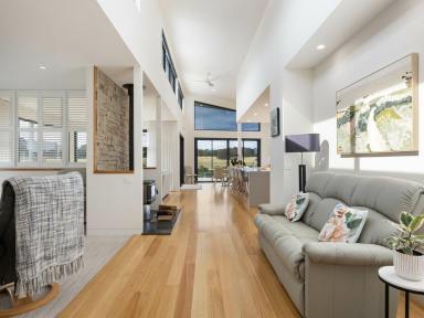 House For Sale - VIC - Nicholson - 3882 - LUXURY LIVING AWAITS ON THE NICHOLSON RIVER  (Image 2)