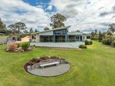 House For Sale - VIC - Nicholson - 3882 - LUXURY LIVING AWAITS ON THE NICHOLSON RIVER  (Image 2)
