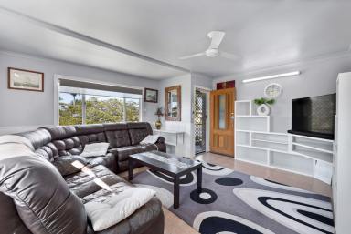 House For Sale - QLD - South Mackay - 4740 - HUGE FAMILY HOME MEETS THE ULTIMATE ENTERTAINER  (Image 2)