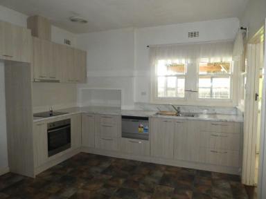 House For Lease - VIC - Bairnsdale - 3875 - CHARMING 2 BEDROOM HOUSE IN WEST BAIRNSDALE  (Image 2)