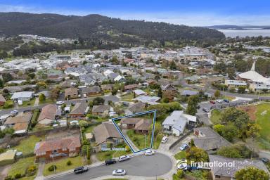House For Sale - TAS - Kingston - 7050 - Sunny, Spacious and Wonderfully Convenient  (Image 2)