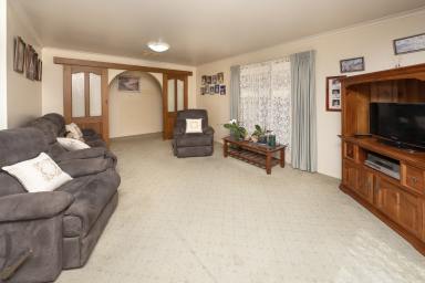 House For Sale - VIC - Swan Hill - 3585 - Quiet Family Friendly Location  (Image 2)