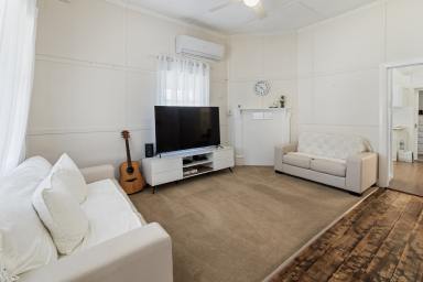 House For Sale - NSW - Temora - 2666 - Your Perfect Tidy Home in Sought-After Anzac Street!  (Image 2)