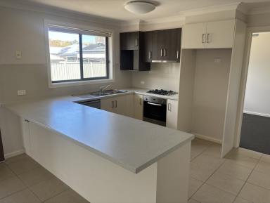 House For Lease - NSW - Thurgoona - 2640 - Family Home in Quiet Thurgoona Location  (Image 2)