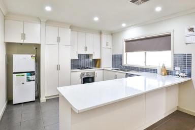 Townhouse For Sale - VIC - Mildura - 3500 - COMFORTABLE LIVING WITH MODERN INCLUSIONS  (Image 2)
