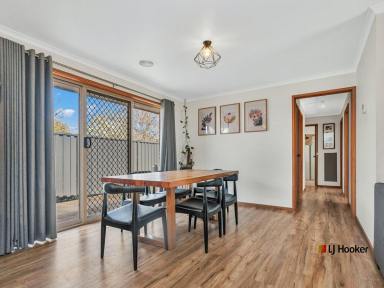 House For Sale - VIC - Echuca - 3564 - Modern Comfort, Secure Space & Unbeatable Location – Your Perfect Next Move!  (Image 2)