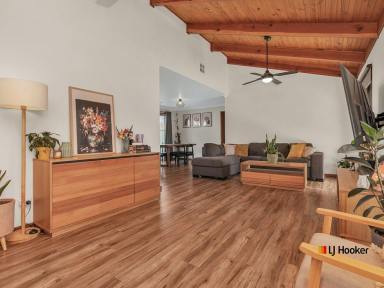 House For Sale - VIC - Echuca - 3564 - Modern Comfort, Secure Space & Unbeatable Location – Your Perfect Next Move!  (Image 2)
