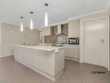 House For Sale - NSW - Moama - 2731 - Spacious Family Living in a Quiet Court – Room for Everyone and Everything!  (Image 2)