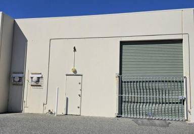 Showrooms/Bulky Goods For Lease - WA - Joondalup - 6027 - PRIME SHOWROOM / WAREHOUSE LOCATED RIGHT OFF THE FREEWAY  (Image 2)