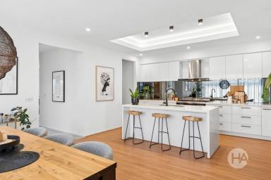House For Sale - VIC - Somerville - 3912 - Entertainer’s Dream in the Heart of Somerville!  (Image 2)