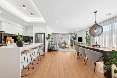 House For Sale - VIC - Somerville - 3912 - Entertainer’s Dream in the Heart of Somerville!  (Image 2)