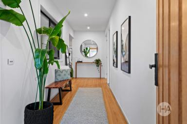 House For Sale - VIC - Somerville - 3912 - Entertainer’s Dream in the Heart of Somerville!  (Image 2)