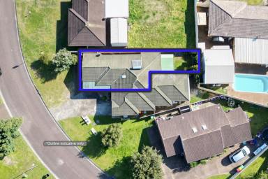 Duplex/Semi-detached For Sale - NSW - Raymond Terrace - 2324 - SPACIOUS DUPLEX IN SOUGHT-AFTER LAKESIDE!  (Image 2)
