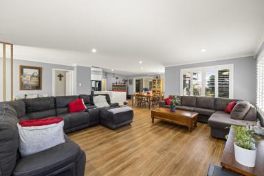 House For Sale - QLD - Middle Ridge - 4350 - Your Perfect Family Home Awaits  (Image 2)