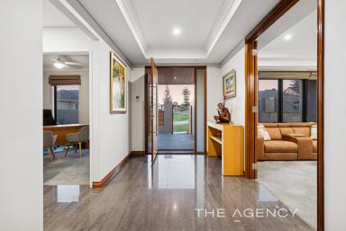 House For Sale - WA - Watermans Bay - 6020 - Stunning and Spacious Coastal Retreat!  (Image 2)