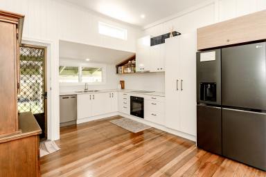 House For Sale - QLD - Bundaberg West - 4670 - CHARMING RENOVATED COTTAGE IN BUNDABERG WEST!  (Image 2)