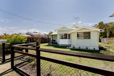 House For Sale - QLD - Bundaberg West - 4670 - CHARMING RENOVATED COTTAGE IN BUNDABERG WEST!  (Image 2)