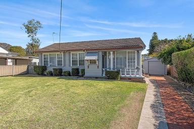 House For Sale - NSW - Elermore Vale - 2287 - CUTE COTTAGE WITH IMPRESSIVE SUNROOM!  (Image 2)