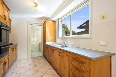 Townhouse For Sale - NSW - Keiraville - 2500 - Spacious & Stylish 3-Bedroom Townhouse in Premium Location  (Image 2)