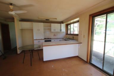 House For Sale - NSW - Merriwa - 2329 - Calling Renovators!  (Image 2)