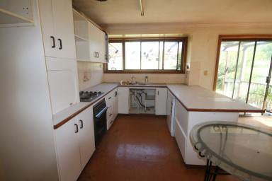 House For Sale - NSW - Merriwa - 2329 - Calling Renovators!  (Image 2)