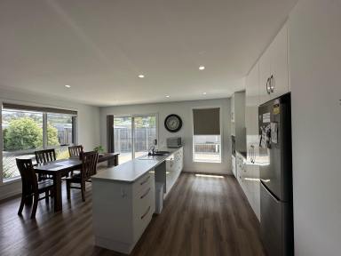 Unit For Sale - TAS - Deloraine - 7304 - Low maintenance easy living unit  (Image 2)