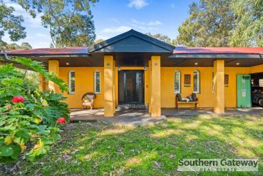 House For Sale - WA - Wellard - 6170 - COUNTRY-STYLE CHARM MEETS MODERN COMFORT  (Image 2)