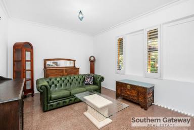 House For Sale - WA - Wellard - 6170 - COUNTRY-STYLE CHARM MEETS MODERN COMFORT  (Image 2)