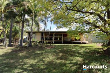 House For Sale - QLD - McIlwraith - 4671 - DID SOMEONE SAY SHED SPACE!  (Image 2)