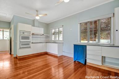House For Sale - QLD - Macleay Island - 4184 - Charming Highset Queenslander on 746m² Block  (Image 2)