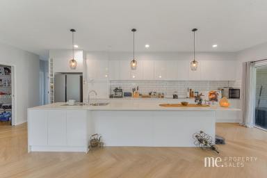 House For Sale - QLD - Dayboro - 4521 - Stylish Family Retreat with Space for Everyone  (Image 2)