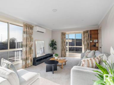 Unit For Sale - TAS - Devonport - 7310 - Immaculate Unit in Great Location  (Image 2)