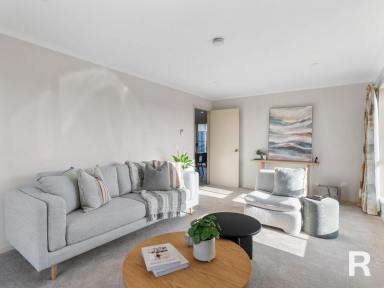 Unit For Sale - TAS - Devonport - 7310 - Immaculate Unit in Great Location  (Image 2)