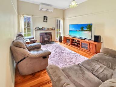 House For Sale - NSW - Narrandera - 2700 - FAMILY HOME WITH RURAL CHARM  (Image 2)