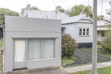 House For Sale - VIC - Hamilton - 3300 - Edge of CBD opportunity  (Image 2)