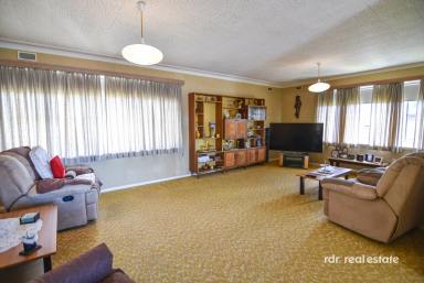 House For Sale - NSW - Inverell - 2360 - MID-CENTURY MAGIC  (Image 2)