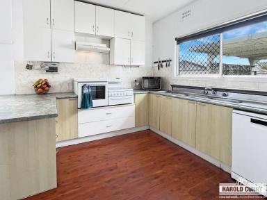 House For Sale - NSW - Tenterfield - 2372 - Surprisingly Spacious, Perfectly Positioned.....  (Image 2)