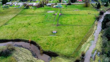 Lifestyle For Sale - NSW - Walcha - 2354 - Riverfront Lifestyle Acreage | Renovated Home | Equine Facilities | 12 Acres in Town  (Image 2)