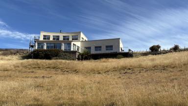 House For Lease - TAS - Table Cape - 7325 - Oceanfront Masterpiece – Luxury Living on 7 Acres  (Image 2)