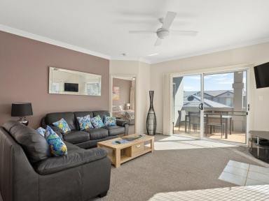 Unit For Sale - NSW - Old Bar - 2430 - APARTMENT IN BEACHFRONT RESORT WITH LIFESTYLE AND INVESTMENT APPEAL  (Image 2)